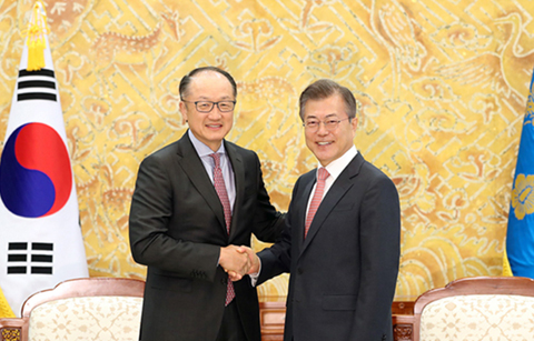 “아프리카 경제 개발에 기여” 문 대통령, 세계은행 총재 접견