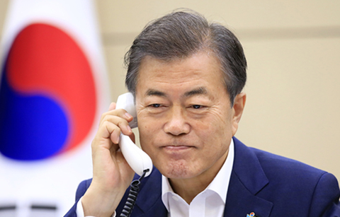 [북미회담 D-1] 문 대통령, 트럼프와 통화 “기적 같은 성과 기원”