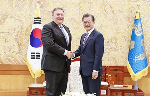 문 대통령, 폼페이오 장관 접견… 북미회담 합의 이행방안 논의
