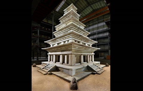 ‘백제의 위용’ 미륵사지 석탑 20년 만에 본모습