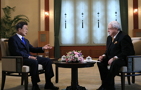 문 대통령, “평화 체제 구축으로 남•북•러 3각 협력 추진”