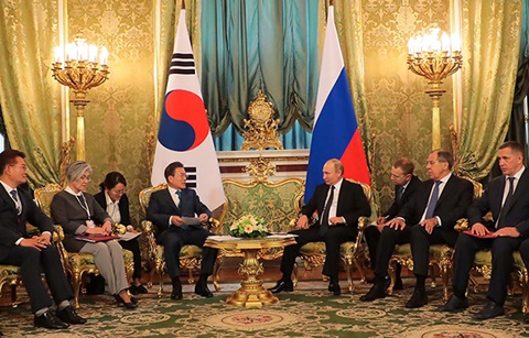 한러 정상, “한반도·동북아 평화 번영이 공동 목표”