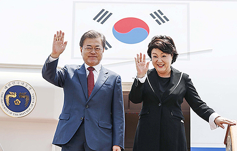 문 대통령, 러 순방 후 귀국 “남북러 3각 경협 발판 마련”