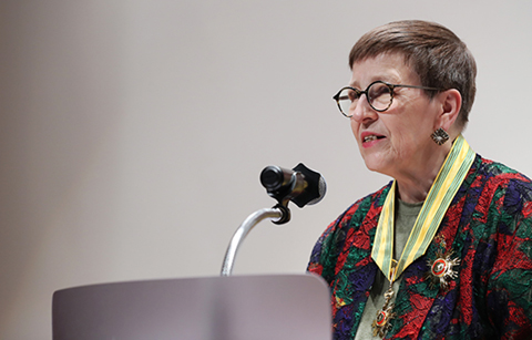 “대통령 지성까지 번역했죠” 41년 영역 감수 에리자벳, 국민훈장 모란장