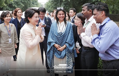 김정숙 여사, 인도서 문화외교…이슬람 문화유산ᆞK팝 경연장 방문