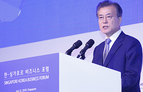 문 대통령 “한-싱가포르, 보호무역주의 확산 막는데 힘 모으자”