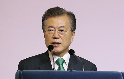 문 대통령 “비핵화 토대로 남북경제공동체” 