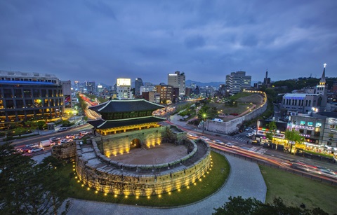 서울시, 외국인 대상 '한양도성 달빛기행' 진행