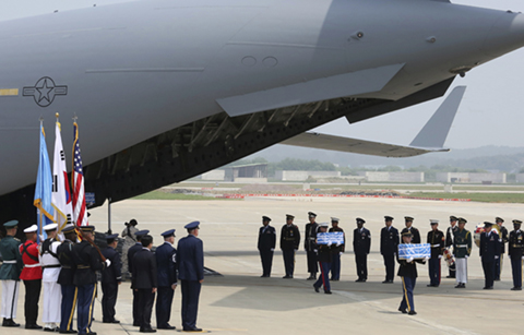 한국전쟁 참전 미군유해 55구 북한에서 송환