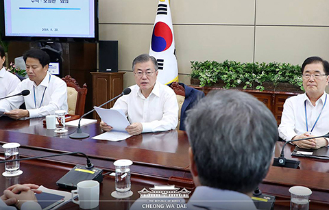 문 대통령 “남북 이산가족 상봉 더 늘려야”