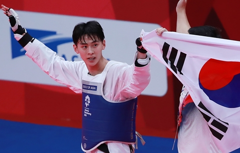 [아시안게임 하이라이트 Day 3] 펜싱, 태권도서 금빛 행진