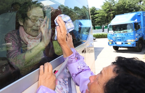 꿈만 같던 3일, 다시 만날 날 기약한 남북 이산가족