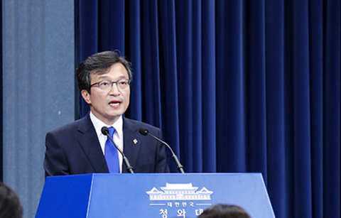 청와대 “폼페이오 방북, 비핵화·한반도 평화 진전 기대”