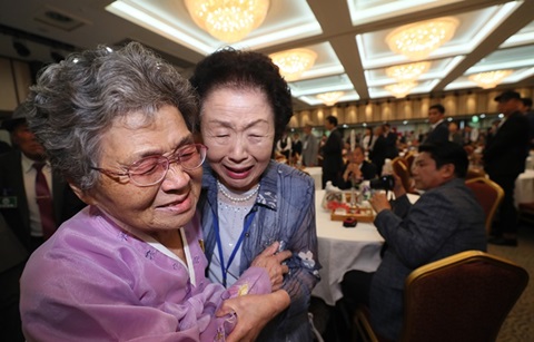 “살아줘서 고마워” 남북 이산가족 2차 상봉