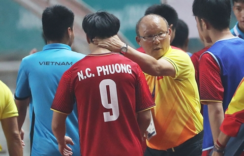 ‘박항서호’, 졌지만 잘했다… 첫 4강 신화