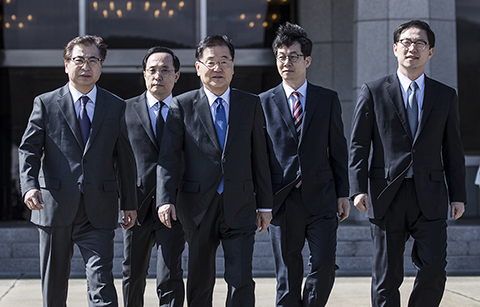 5일 대북 특사단 방북… 문 대통령 “한반도 평화 정착에서 중요한 시기”