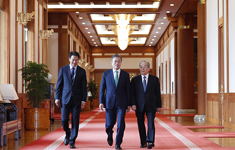 문 대통령 “정상회담 목표는 남북관계 개선과 북미대화 촉진”