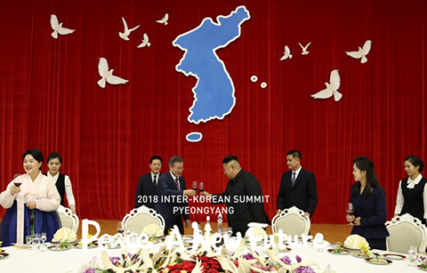 남북 정상 “하나됨 기원” 건배