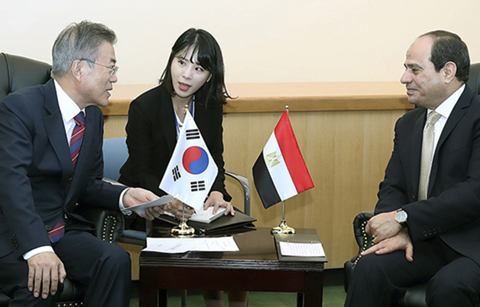 문 대통령, 이집트·칠레 정상과 연이어 회담