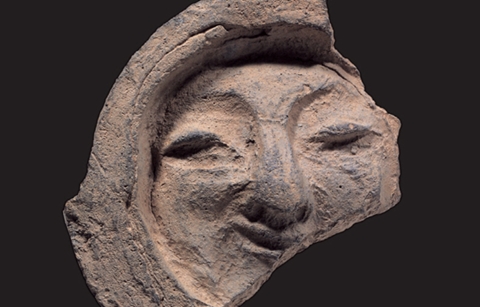 ‘신라의 미소’ 경주 얼굴무늬 수막새, 보물 된다