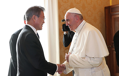 문 대통령, 교황 단독 면담 