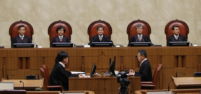 대법 “일본 기업, 강제징용 한국인 피해자들에게 배상해야”