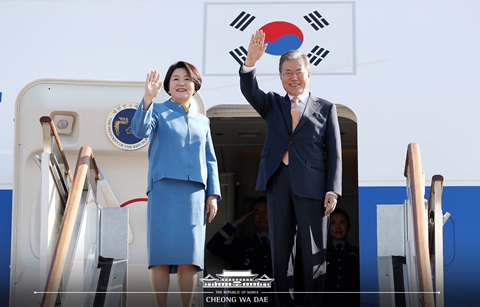 문 대통령 출국… 아세안·APEC 정상외교 