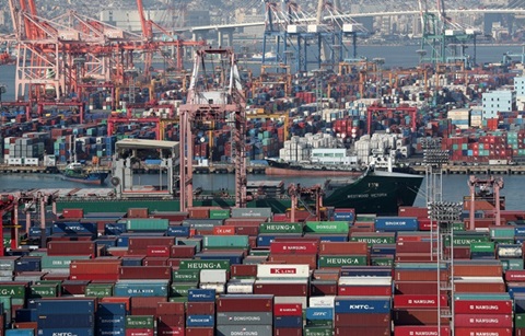 반도체 호조에 연간 무역액 1조 달러 돌파