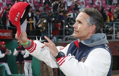 “함께, 또 같이” 2018 한미일 프로야구 우승팀 감독들