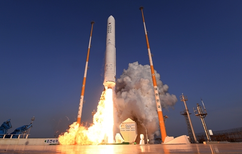 한국, 75톤급 엔진 시험발사체 비행 성공