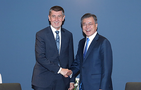 한-체코 정상회담 “한국 원전 우수성 높이 평가”