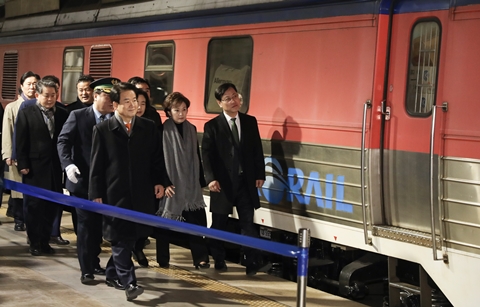 남북 철도 조사 시작... 서울발 열차, 북 철도 달린다