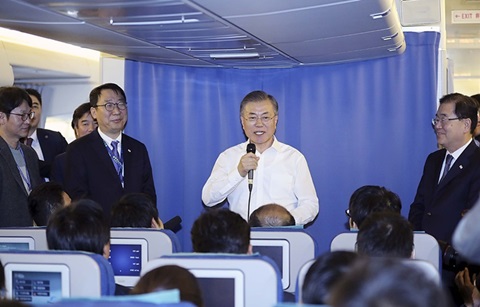 문재인 “연내 답방, 김정은 결단에 달려”