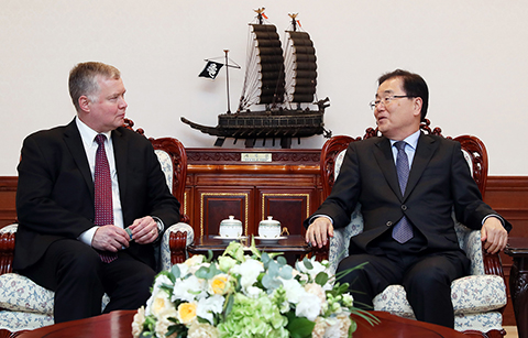 비건 특별대표 방한… 미 국무부 “북•미 대화 진행 중”