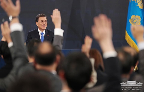 문 대통령, 10일 신년회견서 ‘소통 강화’에 초점