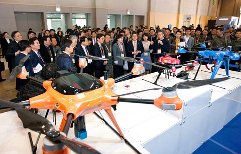 최첨단 드론 한눈에  ‘2019 드론쇼 코리아’ 개막