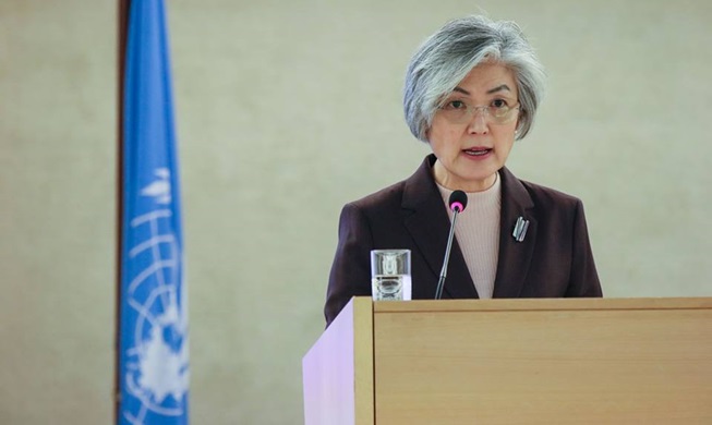 강경화 장관 “위안부 문제, 피해자 중심 해결해야”