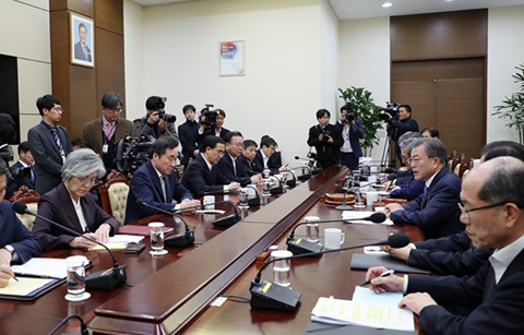 문 대통령 “남북 협력 사업 속도감 있게 추진”