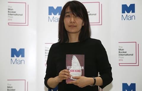 미래의 도서관에 실리는 한강의 작품