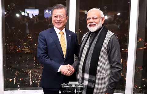 ‘형제 같은 사이’, 문 대통령 모디 총리에 재선 축하