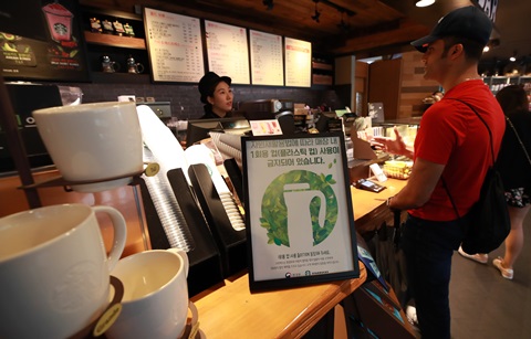 1회용 줄이기 1년, 사용량 확 줄었다