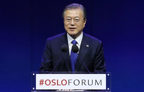 문 대통령, “분단 구조적 폭력, ‘적극적 평화’로 해결”