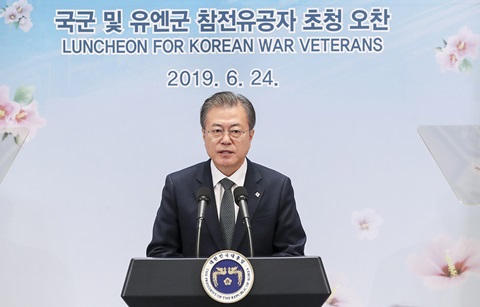문 대통령, “6.25전쟁 참전용사는 대한민국의 자부심” 