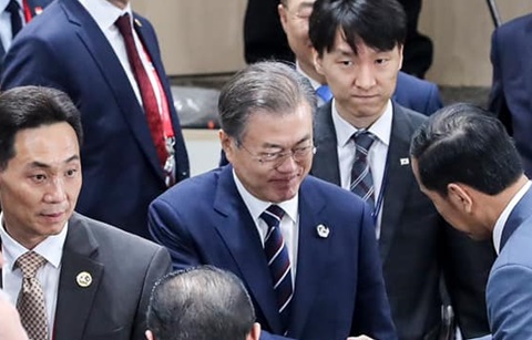 문 대통령 "한반도 평화경제는 세계 경제에 도움될 것"