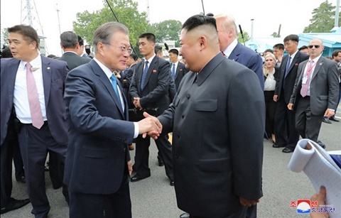 “한반도 평화 모멘텀 유지”