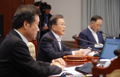 문 대통령 “일 부당 조치에 단호히 대응할 것”