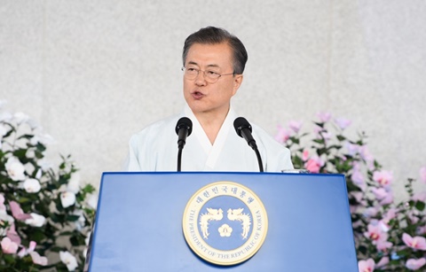 문 대통령 “책임 있는 경제강국 건설”