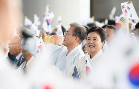 문 대통령, "광복100주년에 하나된 한국"
