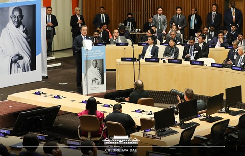 “간디의 가르침이 한반도 평화의 나침반”