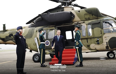 문 대통령, "우리 군은 애국, 평화의 군대"